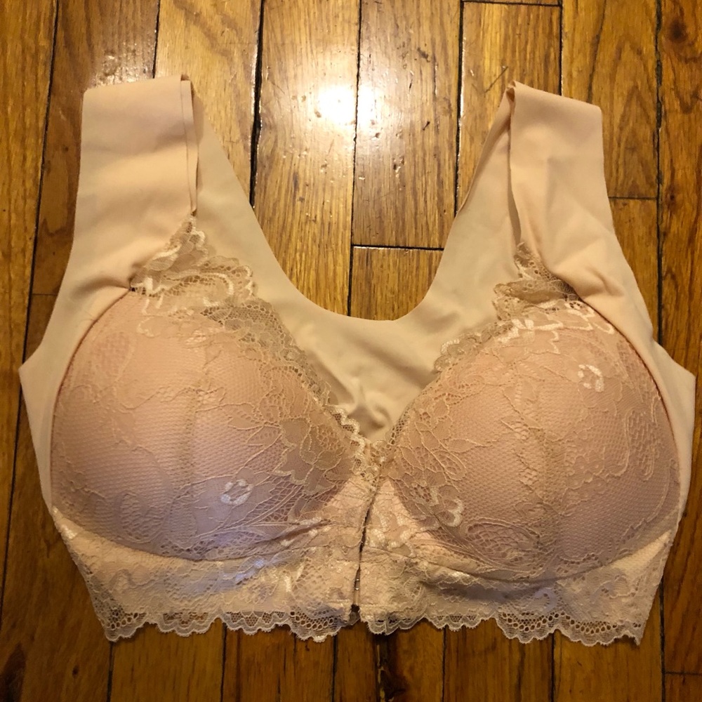 Nude front close lace bra lightly padded.